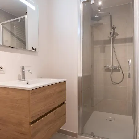 公寓 New Flat For 4 With Tremendous Sea Views *