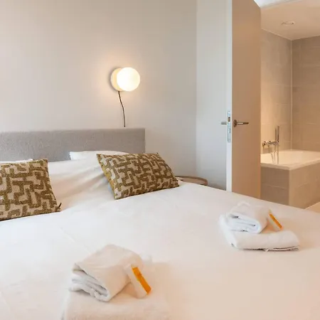 Apartment New Flat For 4 With Tremendous Sea Views *